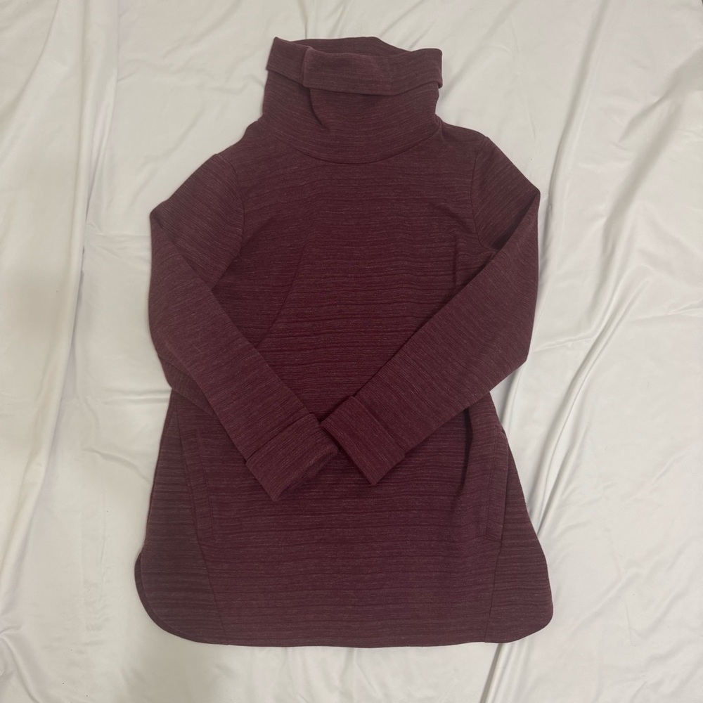 Duluth turtleneck sweater, maroon/burgundy heathered w/ pockets size large